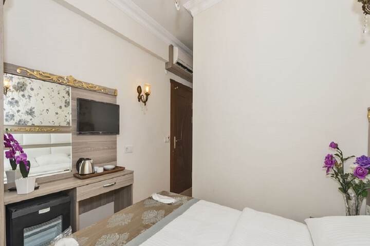 Room 32 of 70