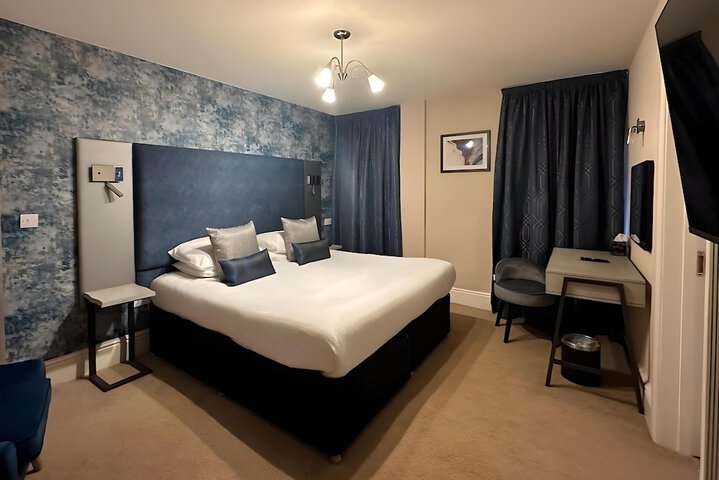 Room 34 of 146
