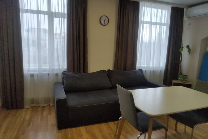 Room 100 of 128
