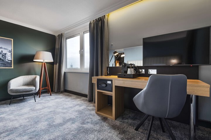 Room 38 of 137