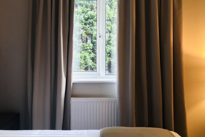 Room 6 of 105