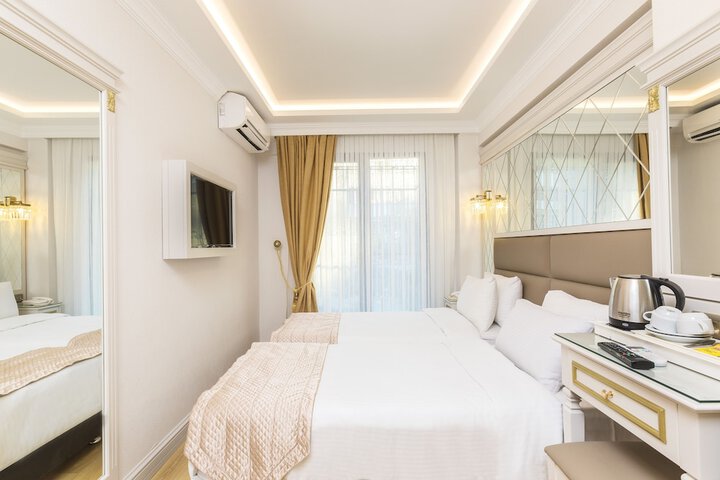 Room 32 of 47