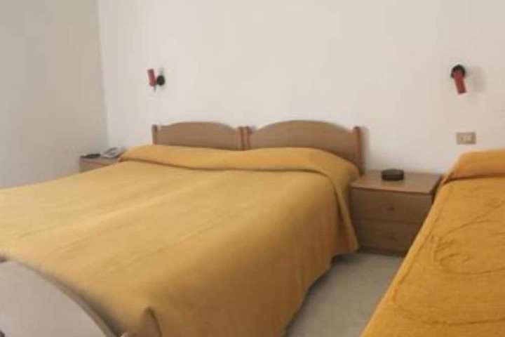 Room 8 of 32