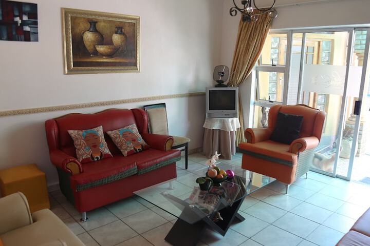 Lounge 53 of 68