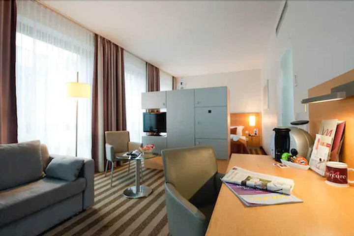 Room 4 of 38