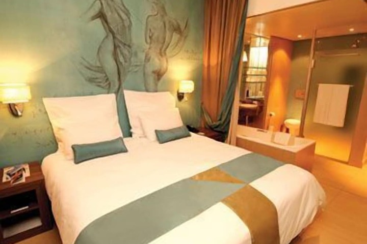 Room 6 of 72