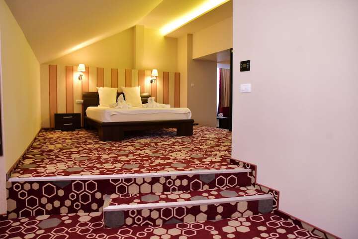 Room 7 of 42