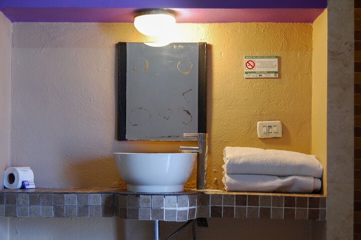 Room 8 of 10