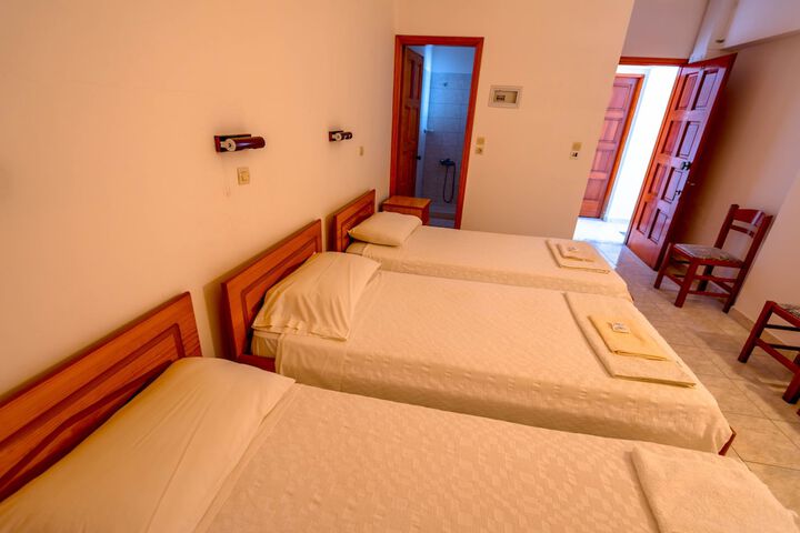 Room 11 of 33