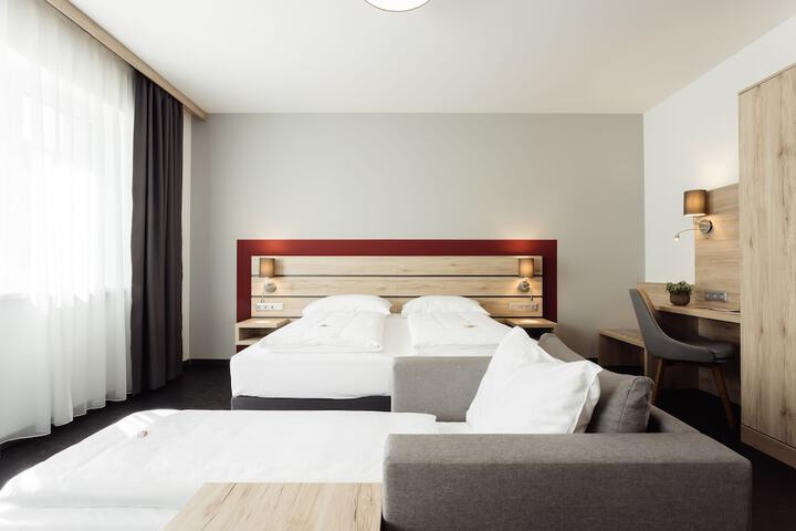 Room 16 of 104