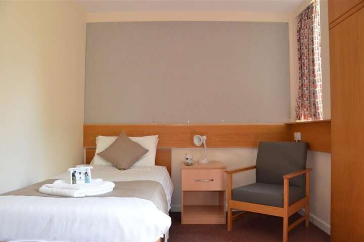 Room 10 of 32