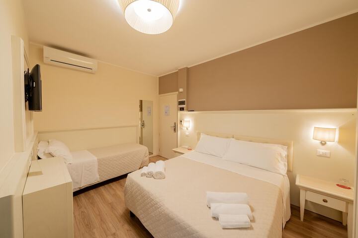 Room 27 of 71