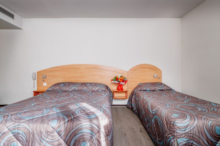 Room 4 of 18