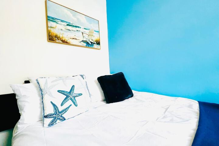Room 6 of 27