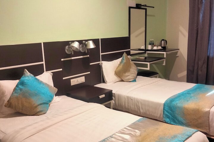 Room 8 of 16
