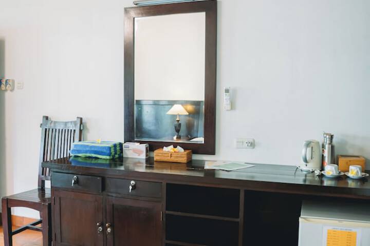 Room 27 of 176