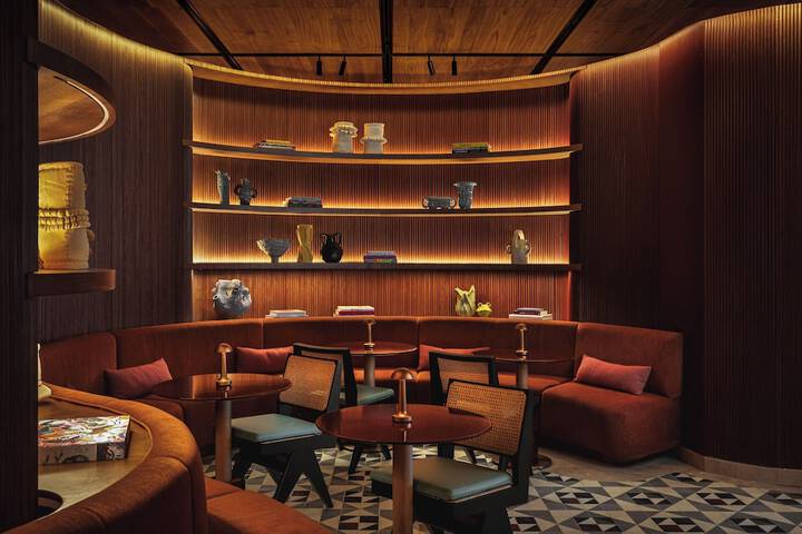 Hotel Interior 9 of 139