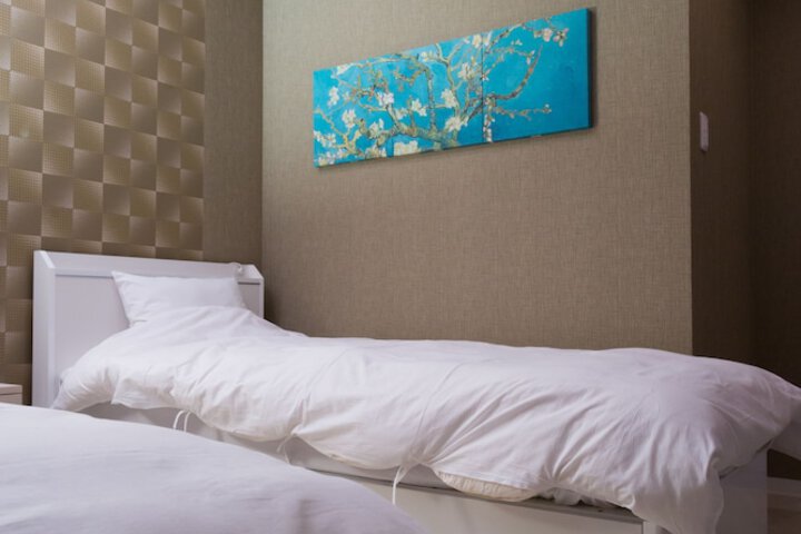 Room 9 of 27