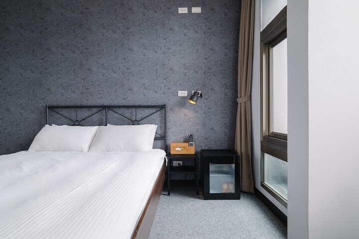 Room 3 of 110