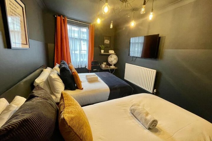 Room 15 of 34