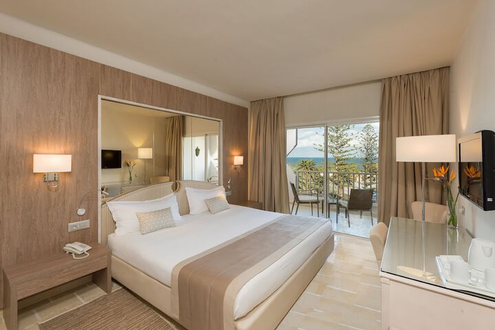 Room 4 of 42