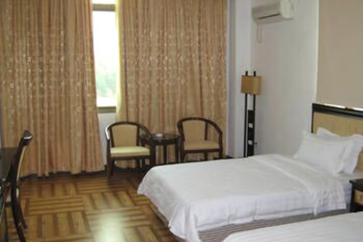 Room 4 of 8