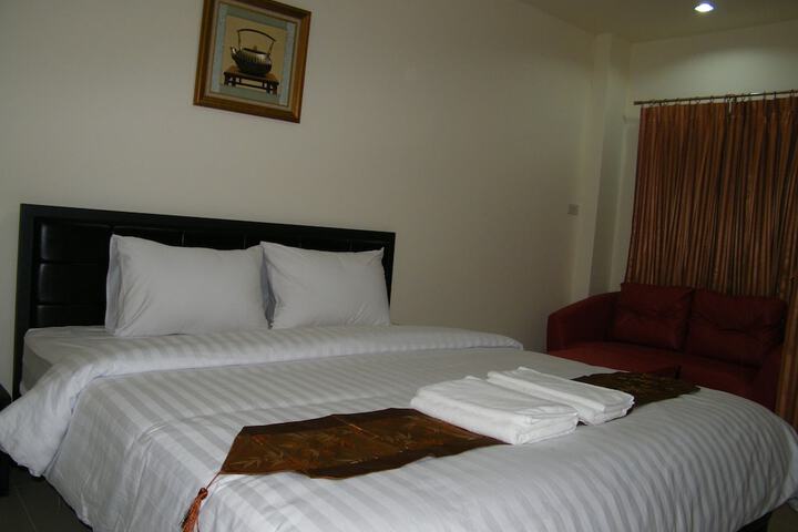 Room 9 of 40