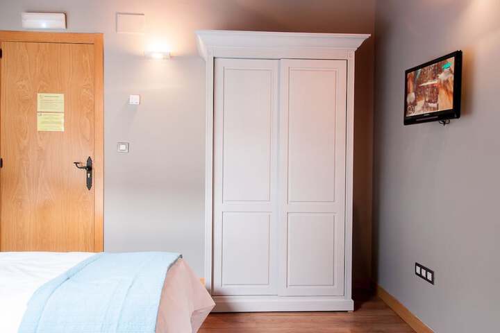 Room 52 of 80