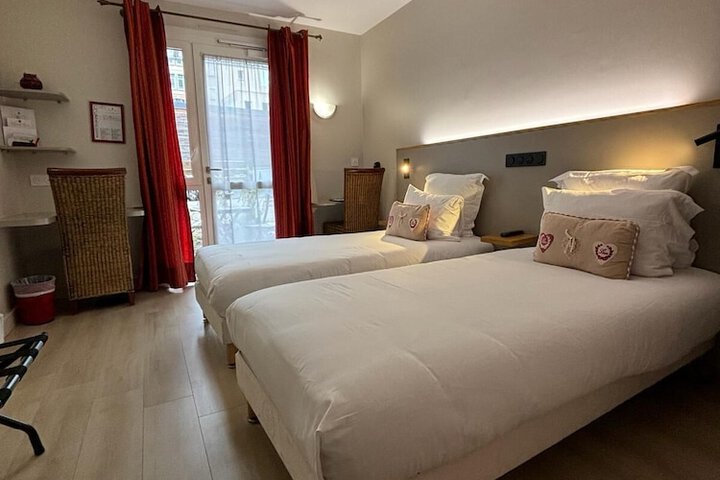 Room 7 of 49