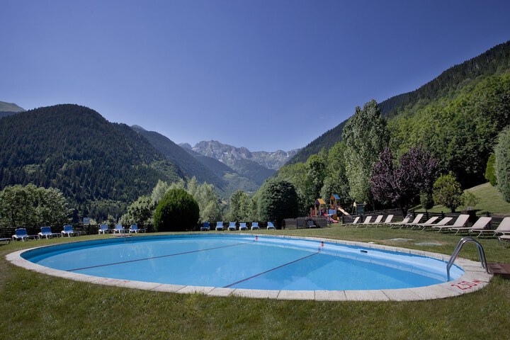 Pools & Facilities