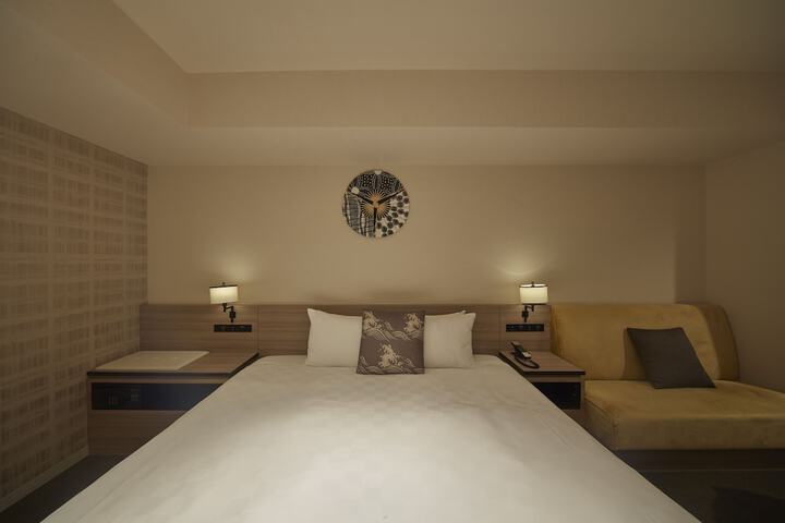 Room 27 of 122