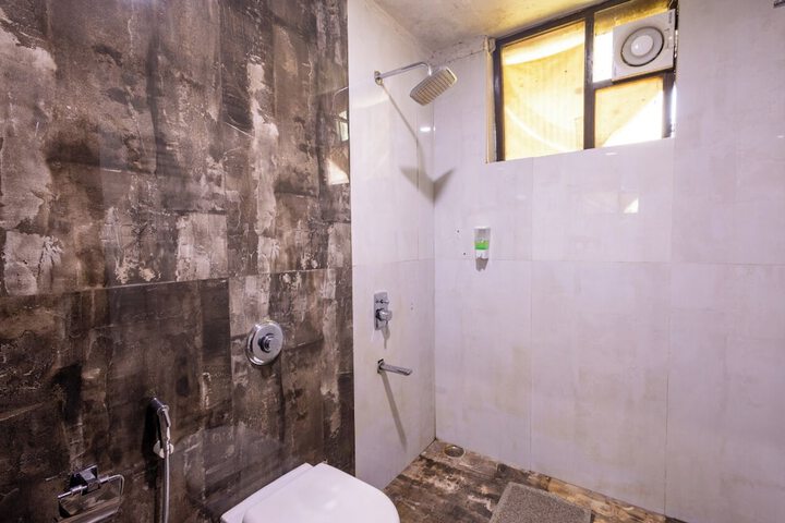 Room 60 of 106