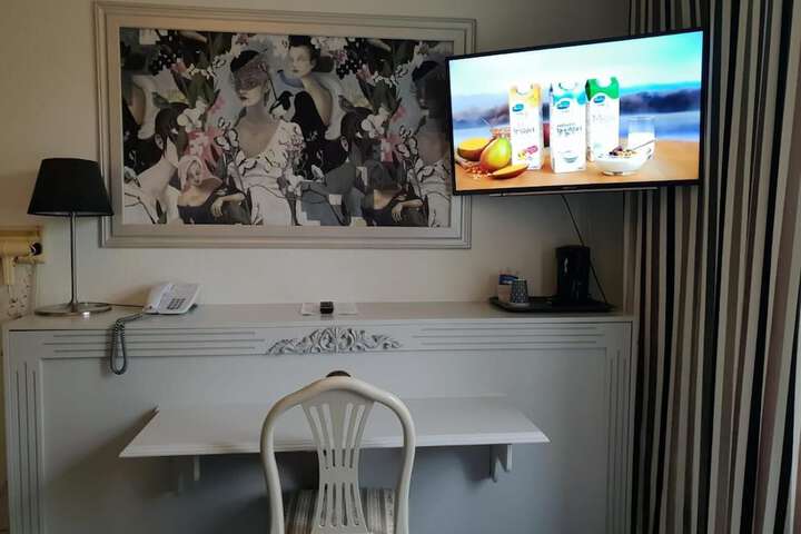 Room 16 of 53