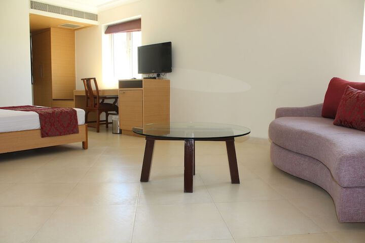 Room 11 of 34