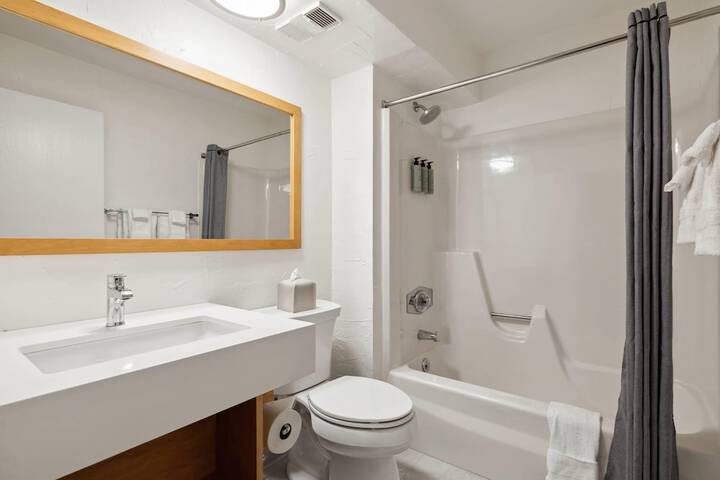 Room 52 of 123