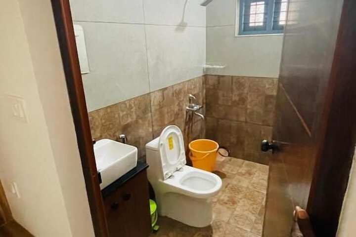 Room 8 of 11