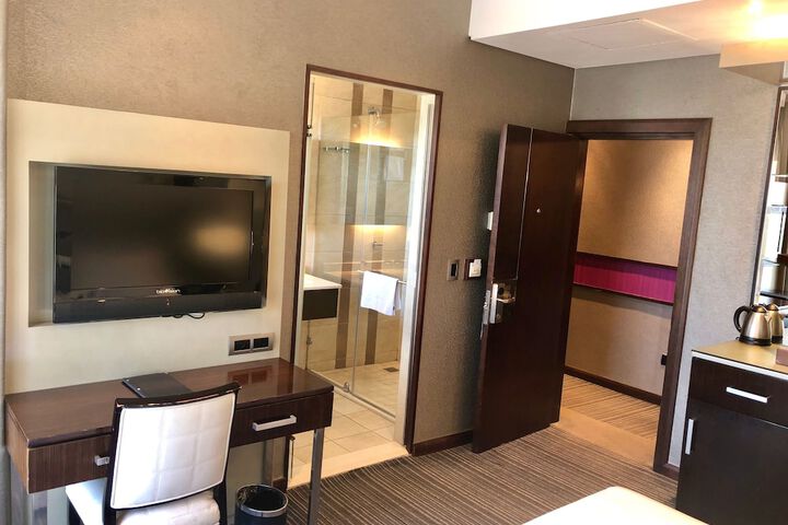 Room 16 of 79