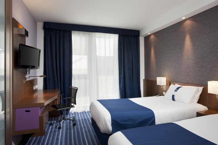 Room 7 of 26
