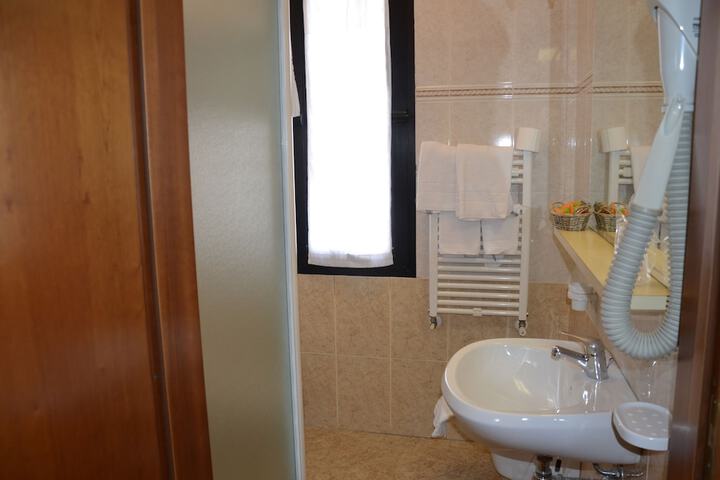 Room 16 of 26