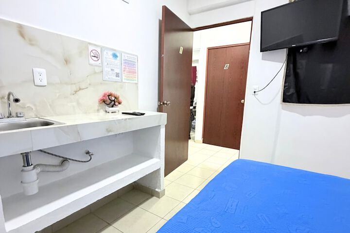 Room 8 of 32