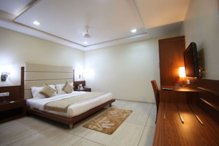 Room 12 of 39