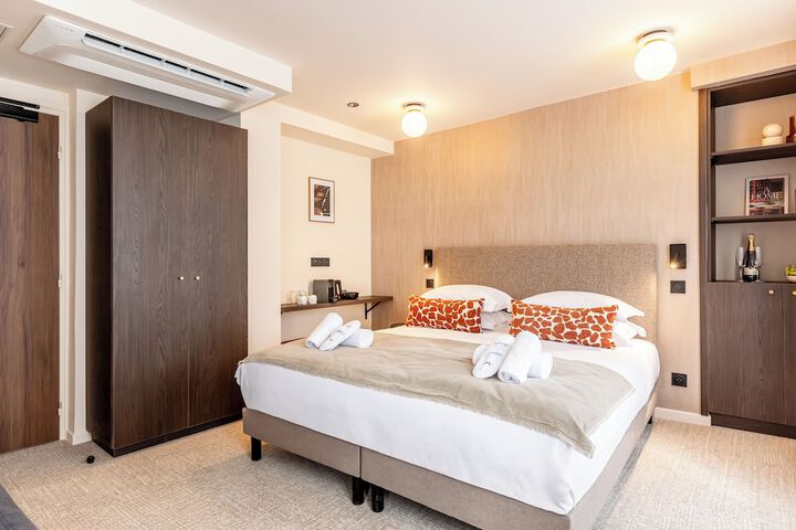 Room 12 of 82