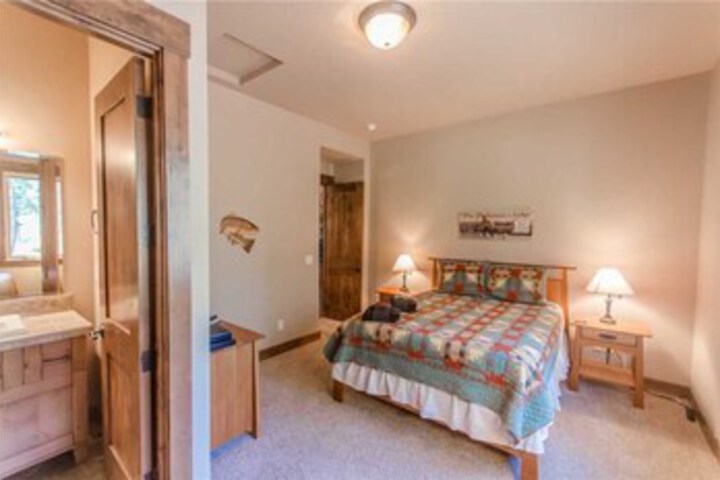 Room 13 of 16