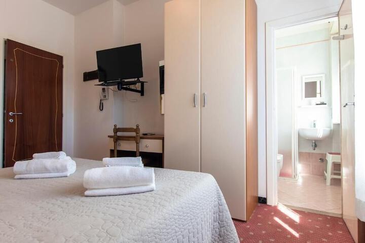 Room 2 of 23