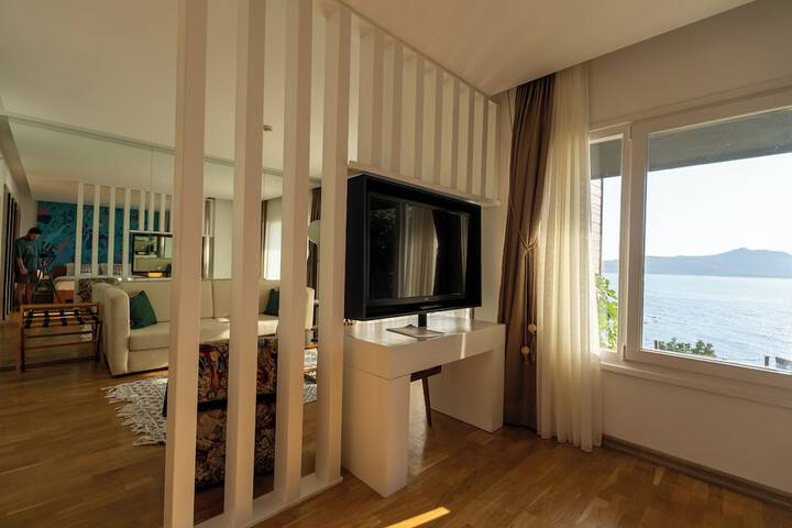 Room 18 of 180