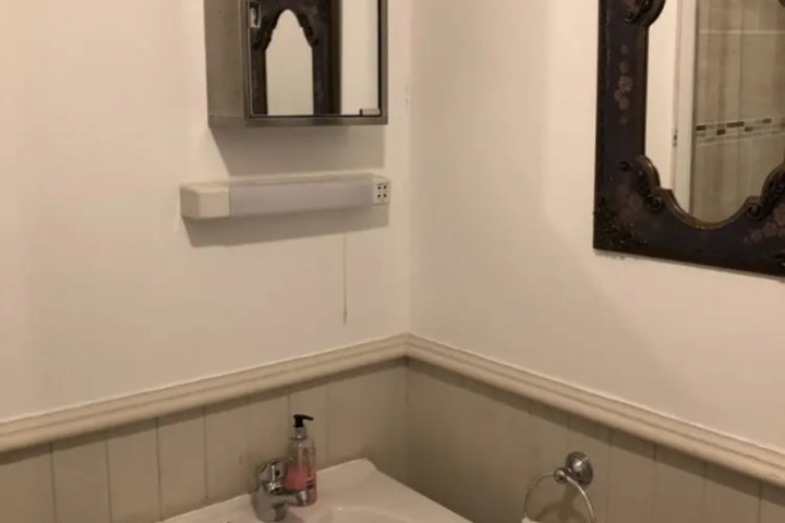 Room 8 of 13