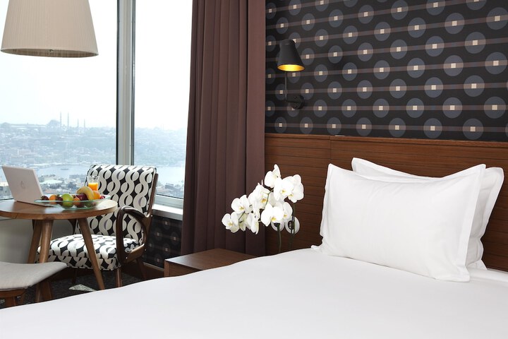 Room 12 of 61