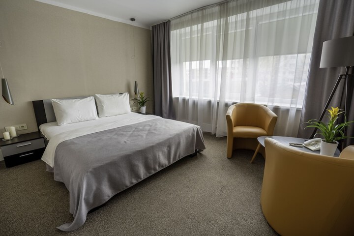Room 5 of 19