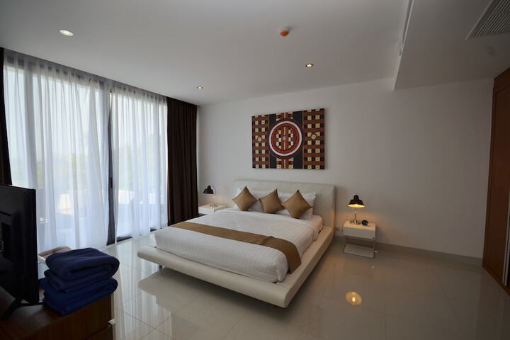 Room 14 of 102