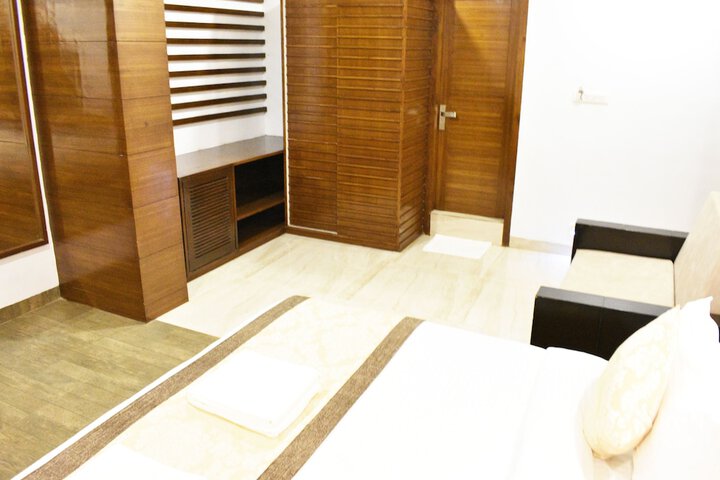 Room 8 of 21